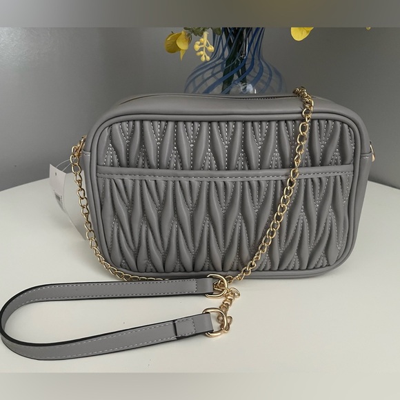 Unni Handbags - Unni NWT Gray Quilted Camera Crossbody Bag with Chain Strap